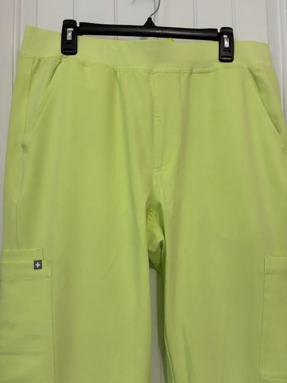 Figs Axim Cargo Scrub Pants W/Aya Logo In Celery Green  Size XLT 36” x 33”